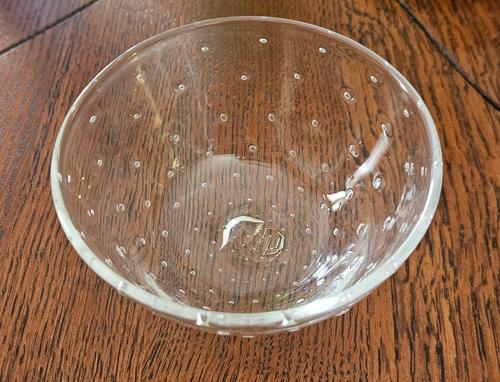 Small bowl with bubble trap